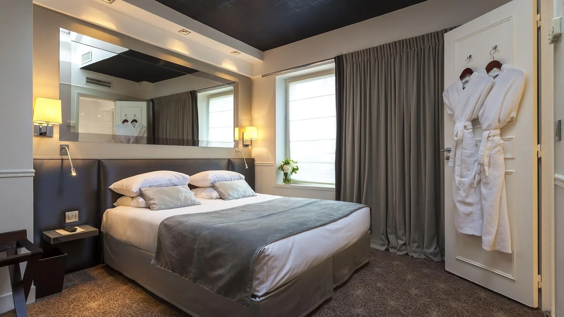 Le Clos Medicis Paris 3*,